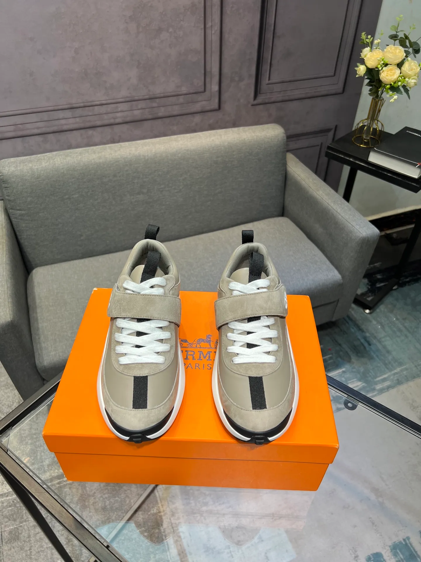 Men's shoes 💰600 Actual photos 🎬 [Hermès] Couple style, official website synchronization Counter quality French Paris catwalk style Simple and classic Imported original fabric Original 1:1 outsole! The highest version on the market! Size: Female 35-41. Male 39-45 (female 41, male 45 customized)